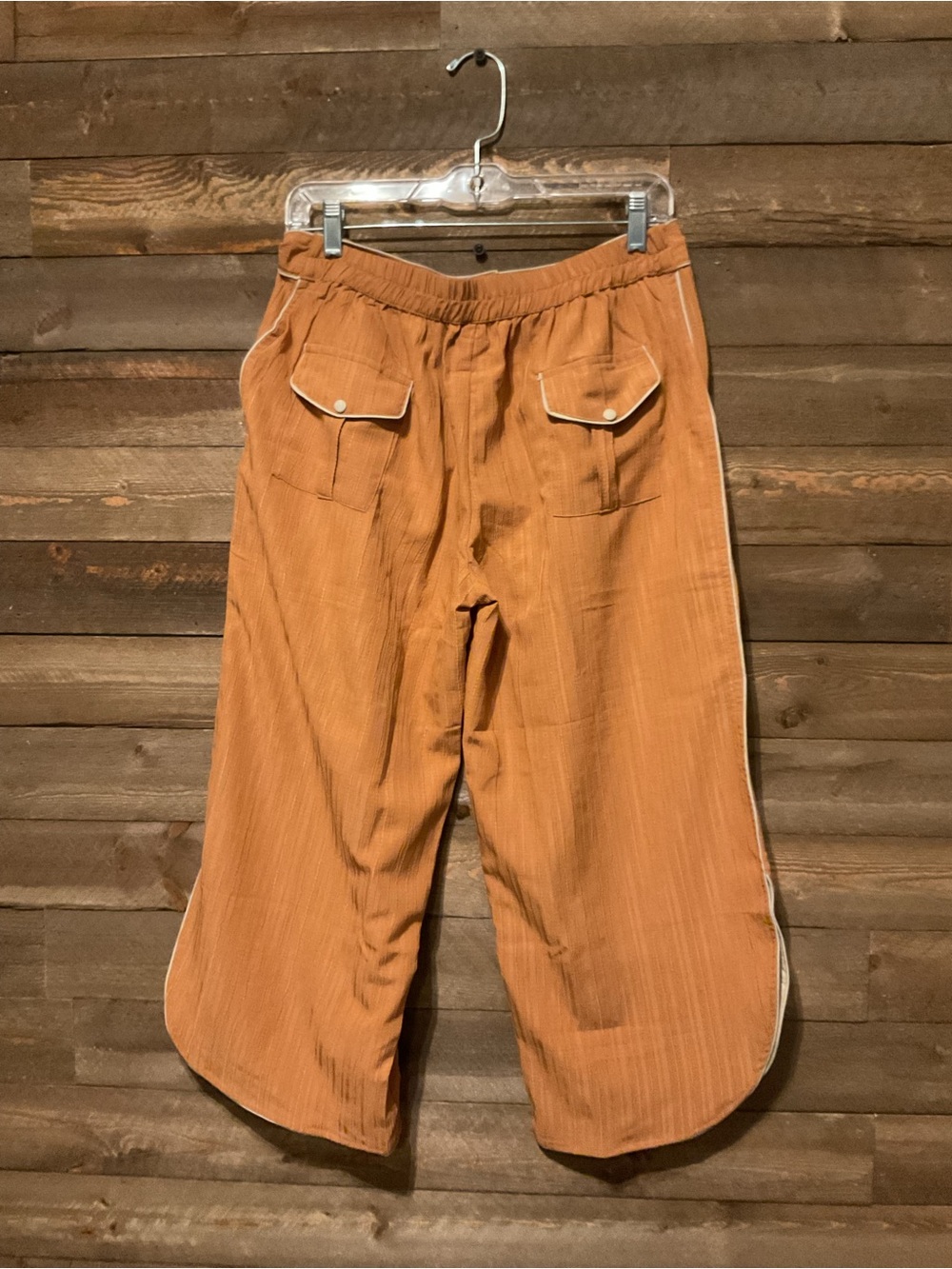 Howdy Hanny Appliqué Apricot Pants Capri Women’s Size Large NWT - Picture 2 of 3